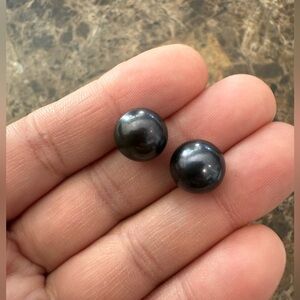 Elegant Black Pearl Stud Earrings